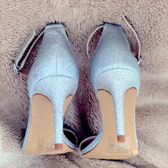 Silver heels - Picture 4 of 6